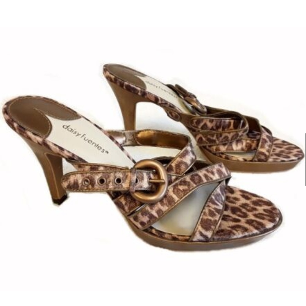 Daisy Fuentes leopard strappy heels sandals